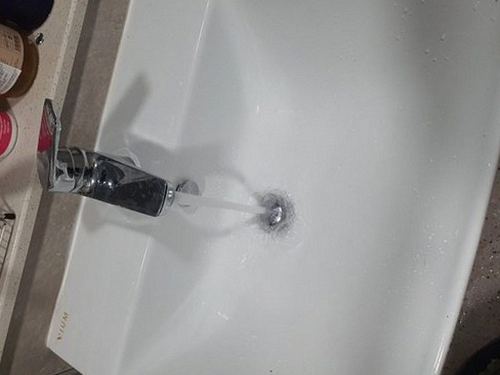 동대문구 하수구막힘 배관 내부를 확인하는 카메라 점검 장면